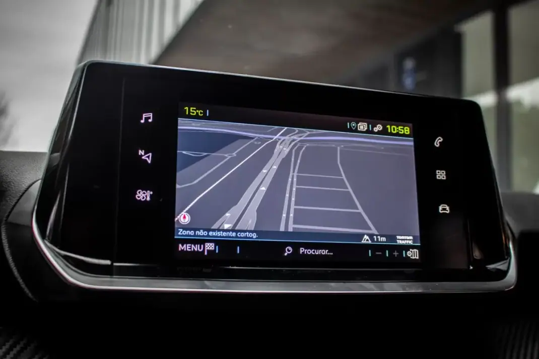 Peugeot e-2008 2021 - 20850 EUR, 60050 km - AUTO.MOTO.pt - 60050km - foto 39 de 44