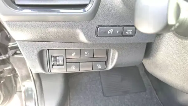 Nissan Leaf 2018 - 12890 EUR, 62000 km - AUTO.MOTO.pt - 62000km - foto 40 de 45