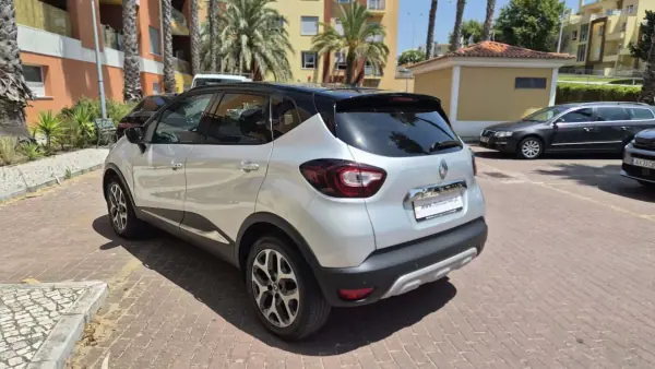 Renault Captur 2018 - 12890 EUR, 130000 km - AUTO.MOTO.pt - 130000km - foto 4 de 14