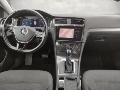 Volkswagen e-Golf 2019 - 15900 EUR, 81000 km - AUTO.MOTO.pt - 81000km - foto 18 de 26