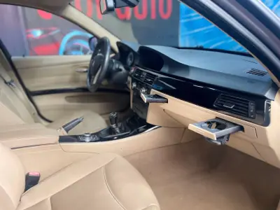 BMW 318 2010 - 10999 EUR, 181000 km - AUTO.MOTO.pt - 181000km - foto 33 de 46