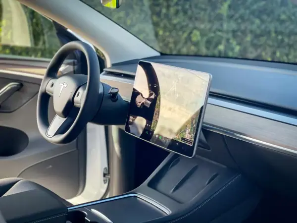 Tesla Model Y 2023 - 34900 EUR, 45800 km - AUTO.MOTO.pt - 45800km - foto 6 de 15