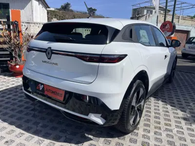 Renault Mégane E-Tech 2023 - 27950 EUR, 57803 km - AUTO.MOTO.pt - 57803km - foto 7 de 11