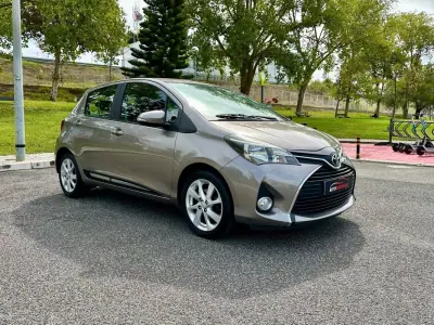 Toyota Yaris 2014 - 10890 EUR, 75000 km - foto 4 de 39