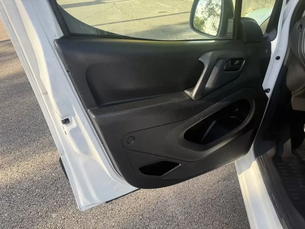 Citroën BERLINGO VAN XL 1.5 BLUE HDI 3 LUGARES 2012 - 6990 EUR, 247000 km - AUTO.MOTO.pt - 247000km - foto 9 de 24