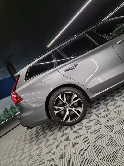 Volvo V60 2021 - 31750 EUR, 57692 km - AUTO.MOTO.pt - 57692km - foto 11 de 23