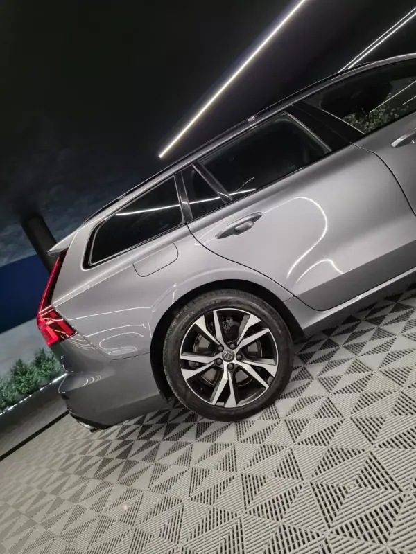 Volvo V60 2021 - 31750 EUR, 57692 km - AUTO.MOTO.pt - 57692km - foto 11 de 23