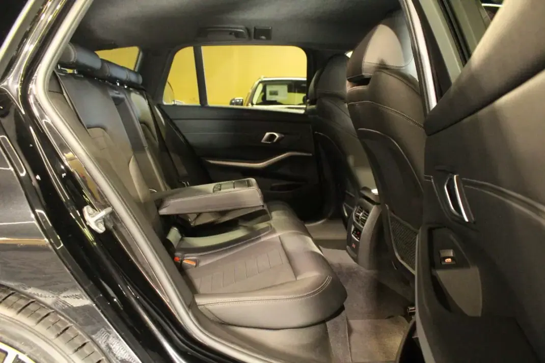 BMW 320 2021 - 26800 EUR, 137000 km - AUTO.MOTO.pt - 137000km - foto 16 de 28