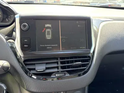 Peugeot 2008 2018 - 10500 EUR, 102262 km - AUTO.MOTO.pt - 102262km - foto 9 de 15