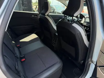 Renault Captur 2023 - 17900 EUR, 78481 km - AUTO.MOTO.pt - 78481km - foto 10 de 13