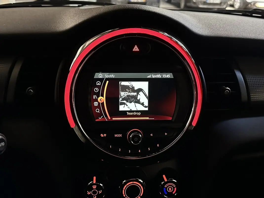 MINI Cooper 2018 - 18500 EUR, 48000 km - AUTO.MOTO.pt - 48000km - foto 17 de 28