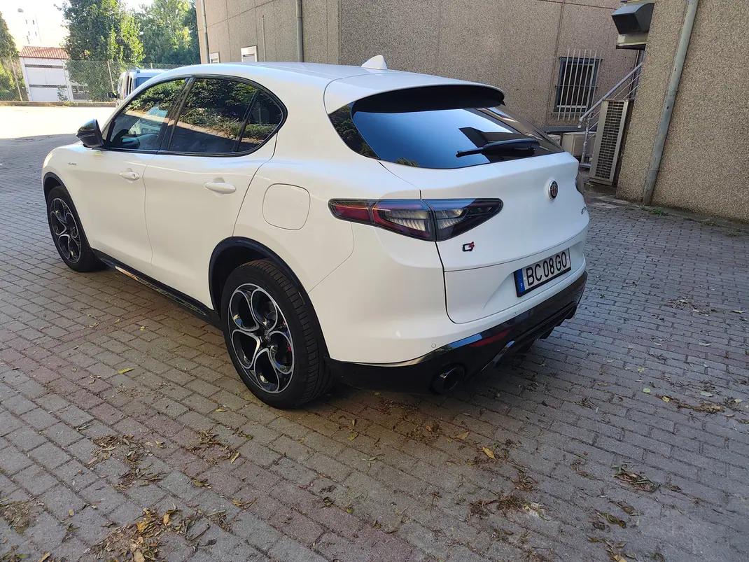 Alfa Romeo Stelvio 2023 - 60000 EUR, 34438 km - 34438km - foto 4 de 12