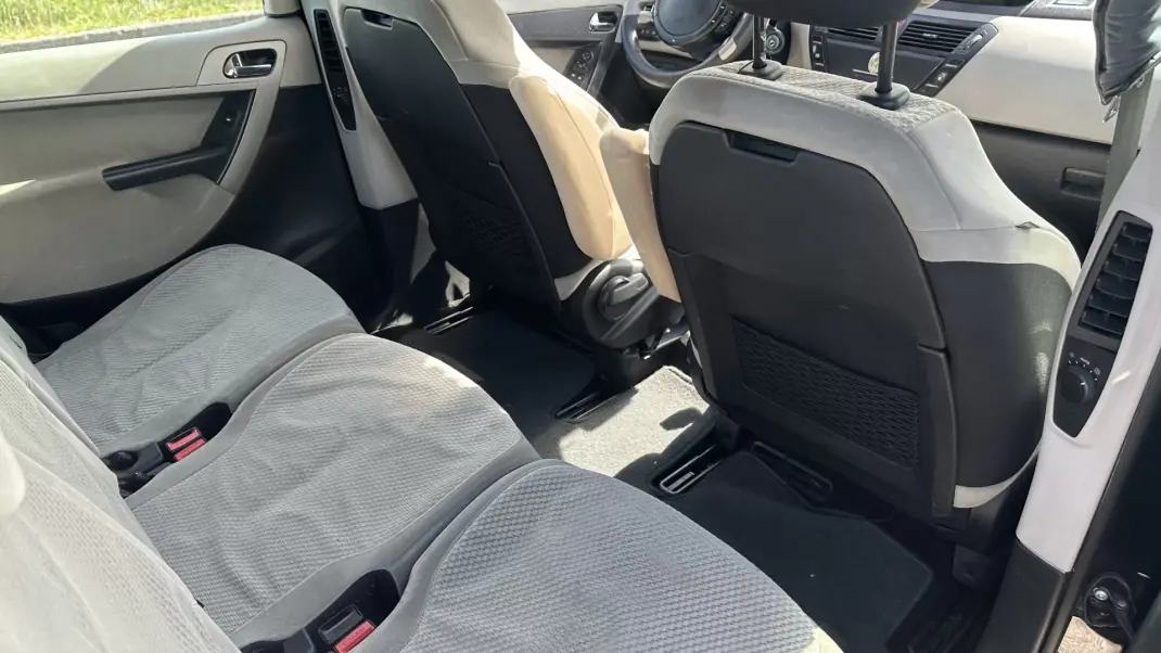 Citroën C4 Picasso 2007 - 4250 EUR, 270000 km - AUTO.MOTO.pt - 270000km - foto 13 de 16