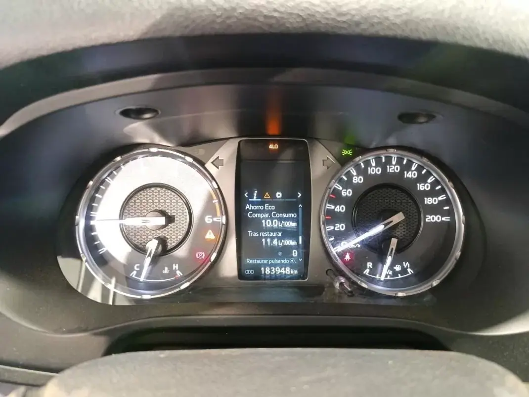 Toyota Hilux 2021 - 26900 EUR, 183948 km - 183948km - foto 3 de 5
