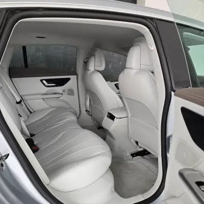 Mercedes-Benz EQE 2023 - 44900 EUR, 108002 km - AUTO.MOTO.pt - 108002km - foto 10 de 40