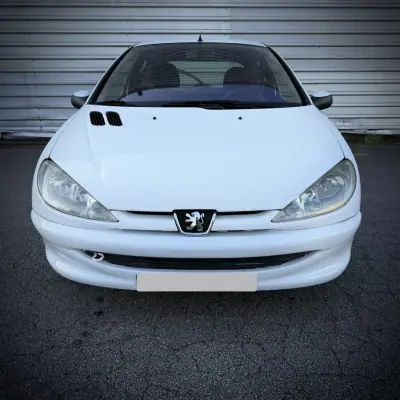 Peugeot 206 1.4 HDI VAN AC 2003 - 2000 EUR, 324000 km - AUTO.MOTO.pt - 324000km - foto 9 de 10