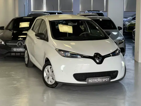 Renault Zoe 2018 - 10990 EUR, 130000 km - AUTO.MOTO.pt - 130000km - foto 2 de 36