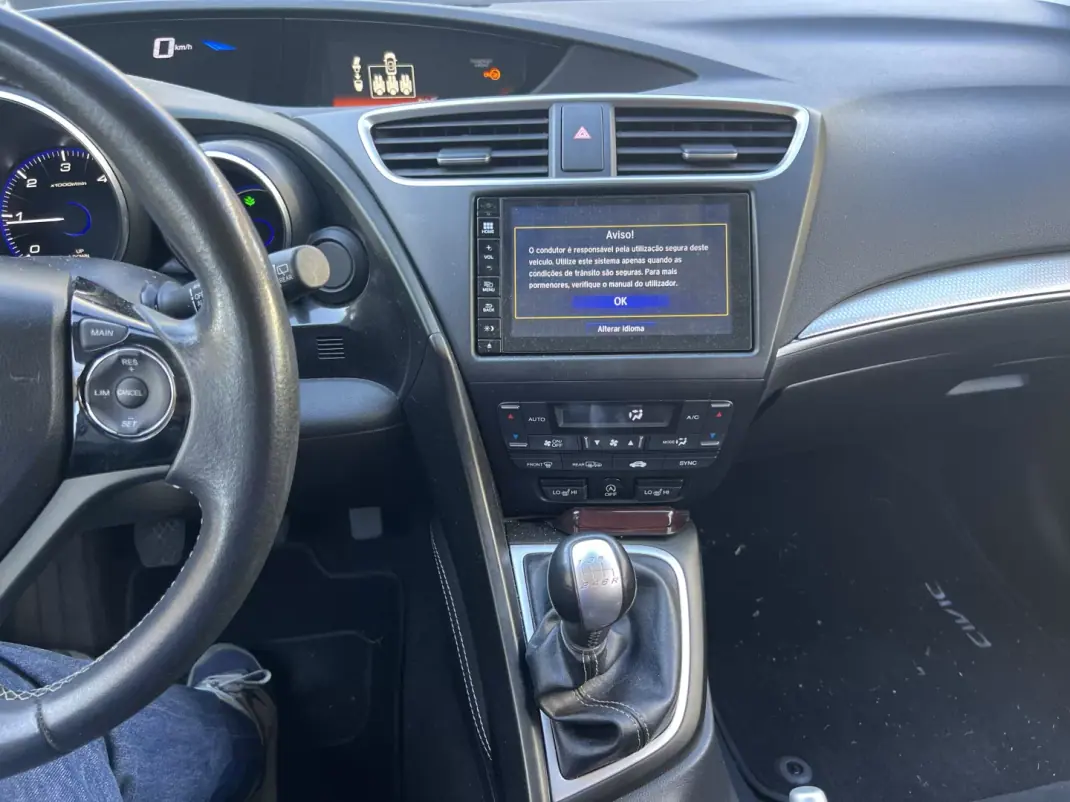 Honda Civic Tourer 2017 - 15900 EUR, 115000 km - AUTO.MOTO.pt - 115000km - foto 11 de 18