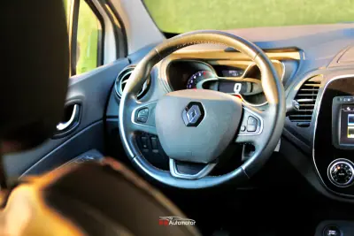 Renault Captur 2019 - 14800 EUR, 98000 km - AUTO.MOTO.pt - 98000km - foto 13 de 27