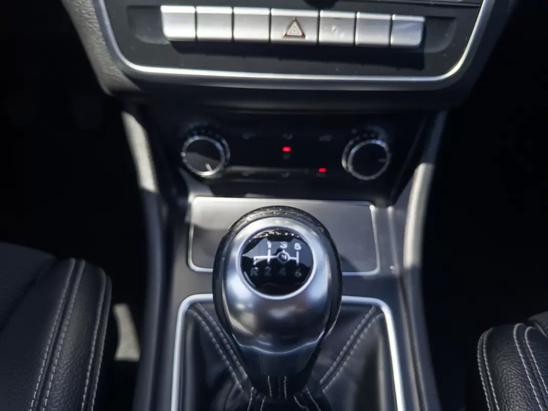 Mercedes-Benz CLA 180 2018 - 17990 EUR, 139000 km - 139000km - foto 36 de 42