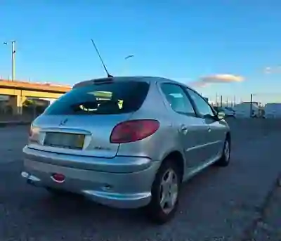Peugeot 206 2005 - 3500 EUR, 232000 km - AUTO.MOTO.pt - 232000km - foto 7 de 20