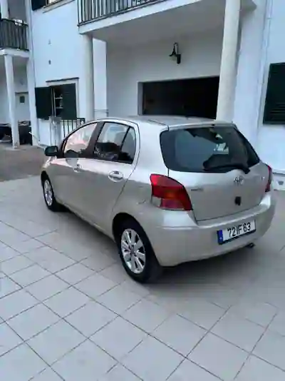 Toyota Yaris 2009 - 5950 EUR, 216472 km - foto 4 de 15