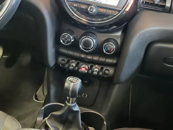 MINI 5 Portas 2016 - 13990 EUR, 95000 km - AUTO.MOTO.pt - 95000km - foto 18 de 41