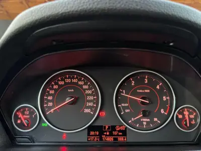 BMW 318 2015 - 14750 EUR, 174926 km - AUTO.MOTO.pt - 174926km - foto 16 de 21
