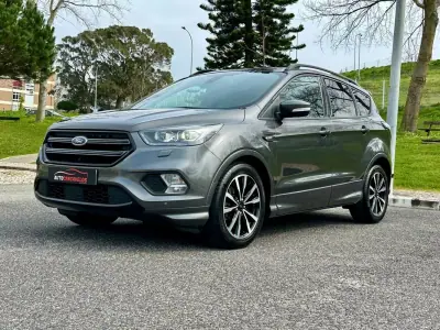 Ford Kuga 2017 - 15450 EUR, 78000 km - AUTO.MOTO.pt - 78000km - foto 28 de 60