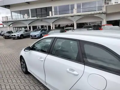Kia Ceed SW 2020 - 15500 EUR, 58500 km - AUTO.MOTO.pt - 58500km - foto 10 de 26