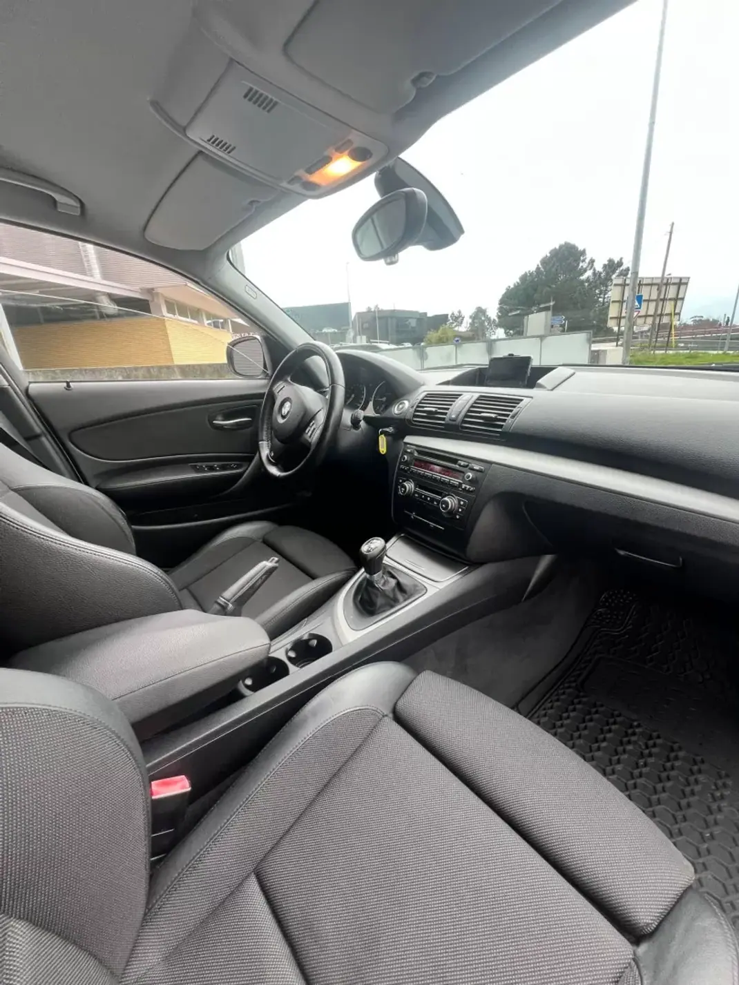 BMW 116 2011 - 14000 EUR, 184987 km - AUTO.MOTO.pt - 184987km - foto 15 de 26