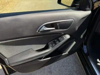 Mercedes-Benz A 180 2017 - 16500 EUR, 182000 km - AUTO.MOTO.pt - 182000km - foto 31 de 41