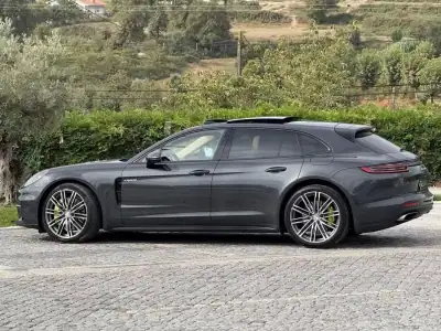 Porsche Panamera Sport Turismo 2018 - 64999 EUR, 128000 km - AUTO.MOTO.pt - 128000km - foto 6 de 27