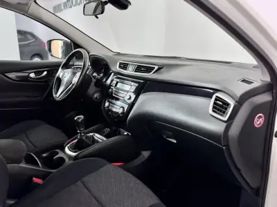 Nissan Qashqai 2015 - 13750 EUR, 96000 km - AUTO.MOTO.pt - 96000km - foto 40 de 45