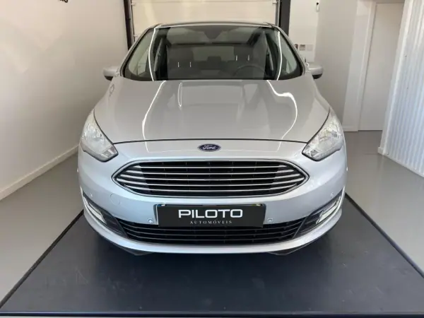 Ford C-Max 2015 - 12990 EUR, 69603 km - AUTO.MOTO.pt - 69603km - foto 4 de 32