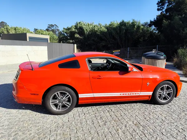 Ford Mustang 2013 - 27500 EUR, 32000 km - AUTO.MOTO.pt - 32000km - foto 9 de 15