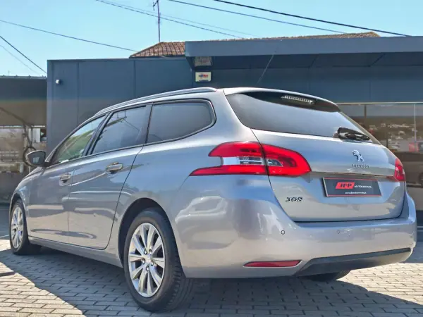 Peugeot 308 SW 2018 - 11900 EUR, 154998 km - AUTO.MOTO.pt - 154998km - foto 6 de 13