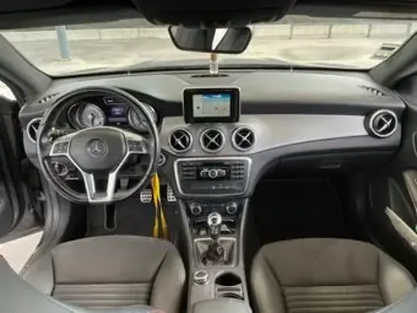 Mercedes-Benz CLA 200 2014 - 19990 EUR, 140000 km - AUTO.MOTO.pt - 140000km - foto 4 de 6