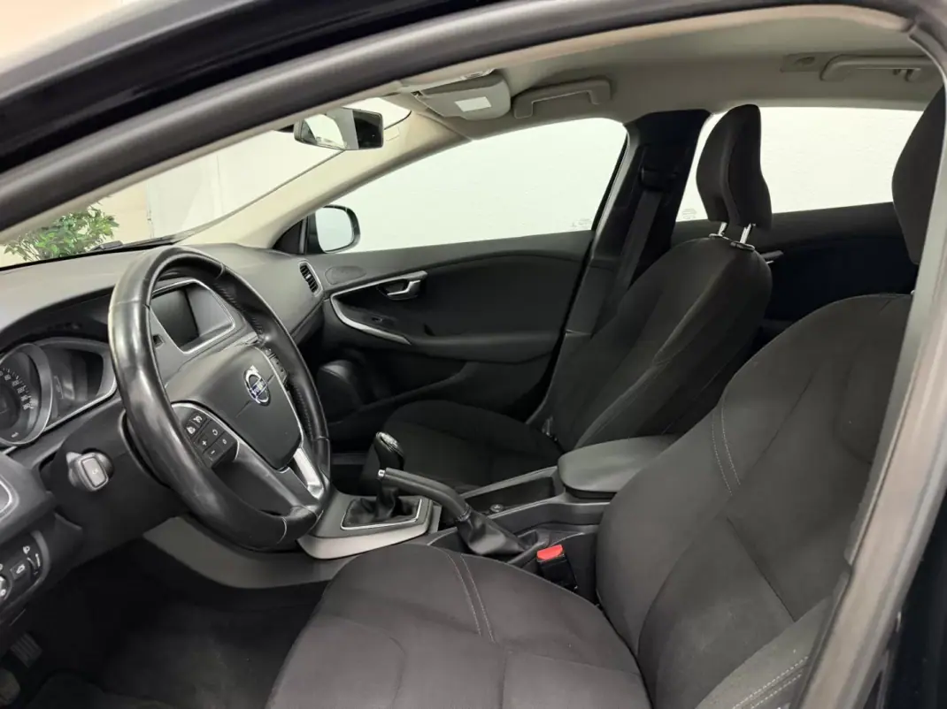 Volvo V40 2015 - 10990 EUR, 187405 km - AUTO.MOTO.pt - 187405km - foto 8 de 18