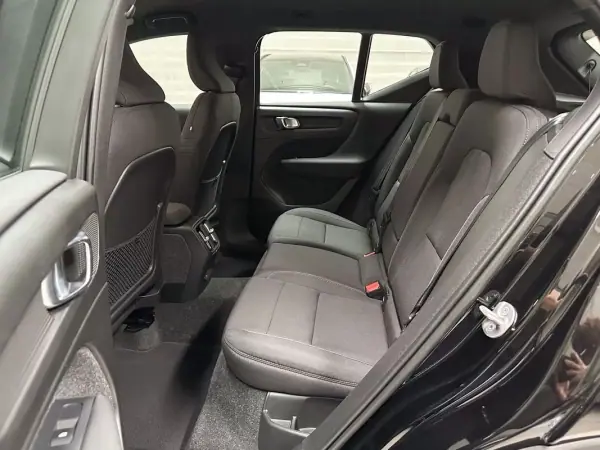 Volvo XC 40 2023 - 29950 EUR, 49881 km - AUTO.MOTO.pt - 49881km - foto 44 de 48