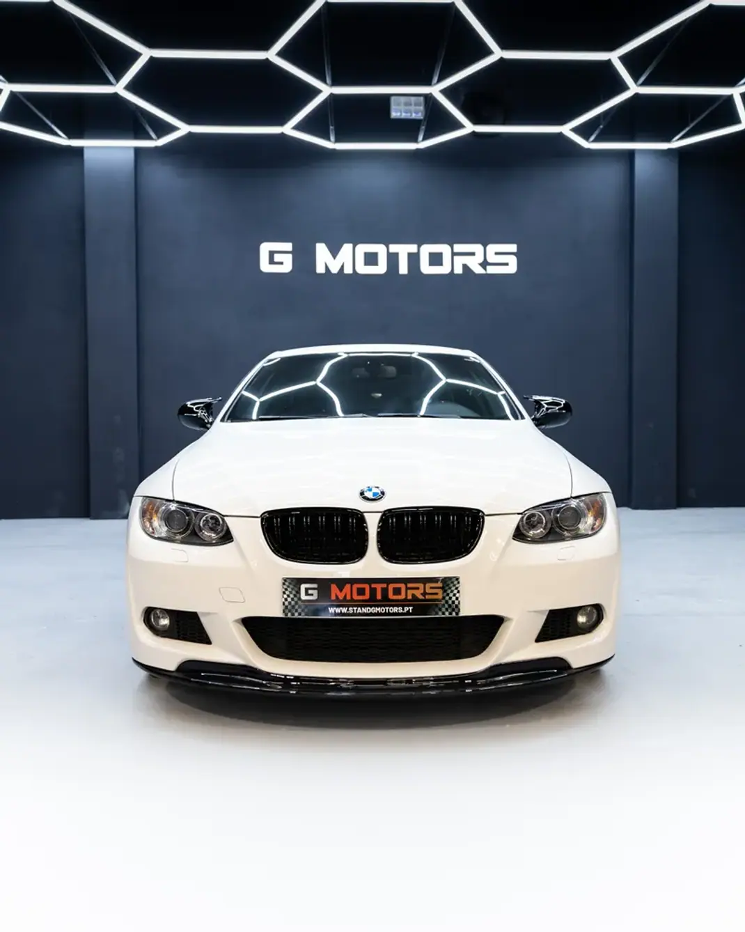 BMW 320 2009 - 15500 EUR, 259900 km - AUTO.MOTO.pt - 259900km - foto 2 de 16