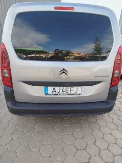 Citroën Berlingo blue hdi 2019 - 16900 EUR, 89000 km - AUTO.MOTO.pt - 89000km - foto 2 de 9