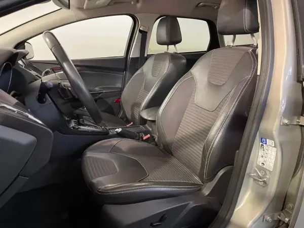 Ford Focus SW 2015 - 10750 EUR, 153000 km - AUTO.MOTO.pt - 153000km - foto 13 de 35