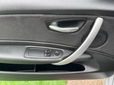 BMW 120 2008 - 12900 EUR, 300000 km - AUTO.MOTO.pt - 300000km - foto 28 de 39