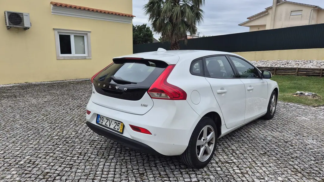 Volvo V40 2016 - 9000 EUR, 195000 km - 195000km - foto 2 de 5