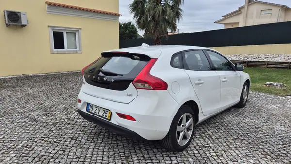 Volvo V40 2016 - 9000 EUR, 195000 km - 195000km - foto 2 de 5