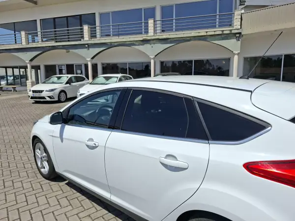 Ford Focus 2017 - 11500 EUR, 55000 km - AUTO.MOTO.pt - 55000km - foto 10 de 32