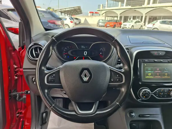 Renault Captur 2019 - 13350 EUR, 79800 km - AUTO.MOTO.pt - 79800km - foto 17 de 27