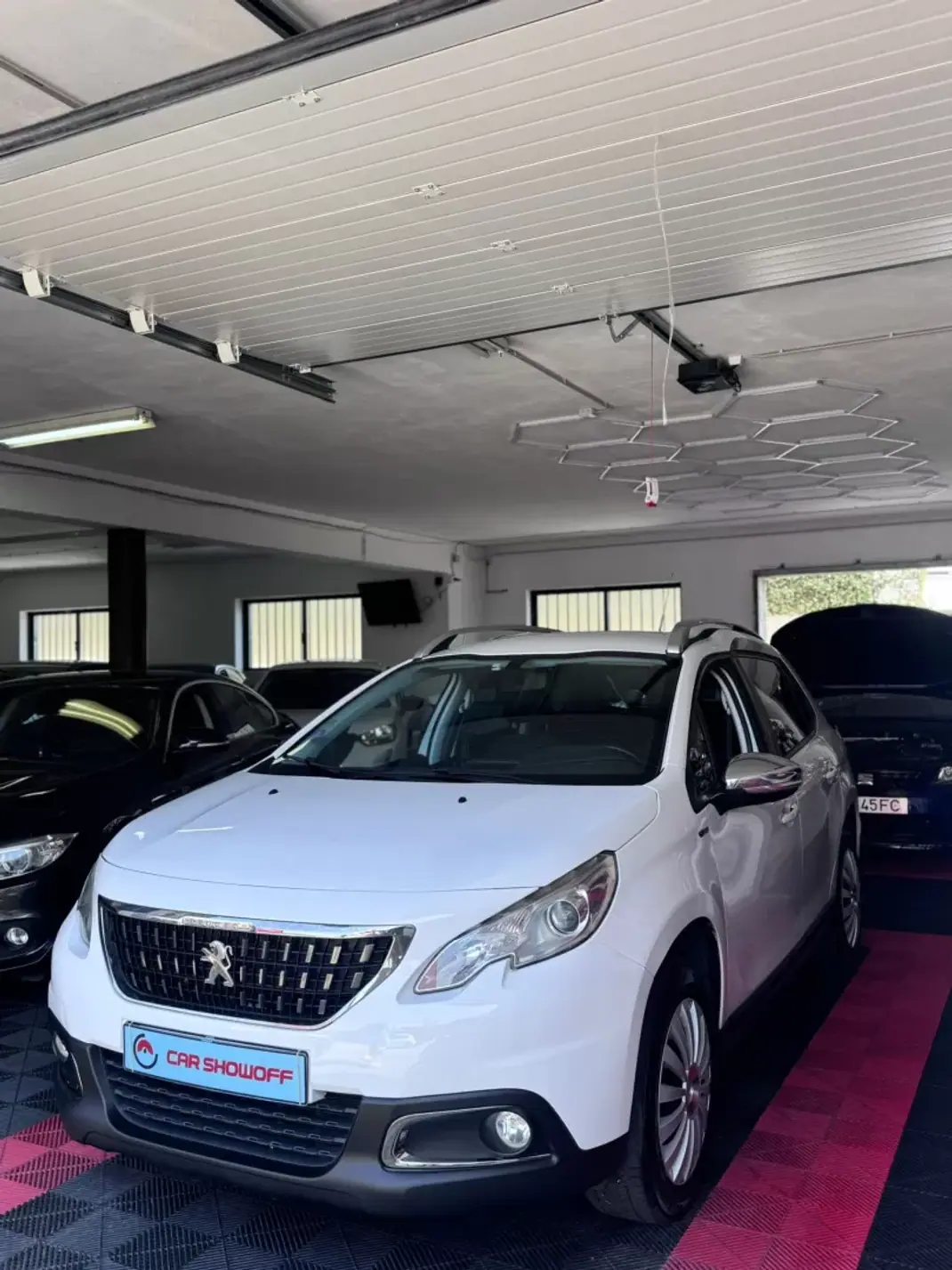 Peugeot 2008 2017 - 9900 EUR, 174000 km - AUTO.MOTO.pt - 174000km - foto 3 de 10
