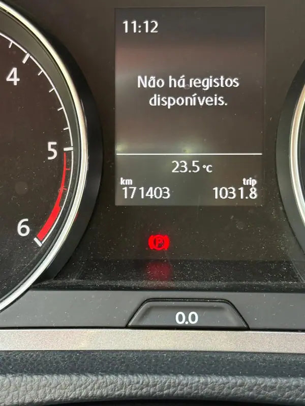 Volkswagen Golf 2015 - 12500 EUR, 177441 km - AUTO.MOTO.pt - 177441km - foto 11 de 13